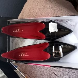 E l l i e pointy witch shoes, 🧙‍♀️ size 8.